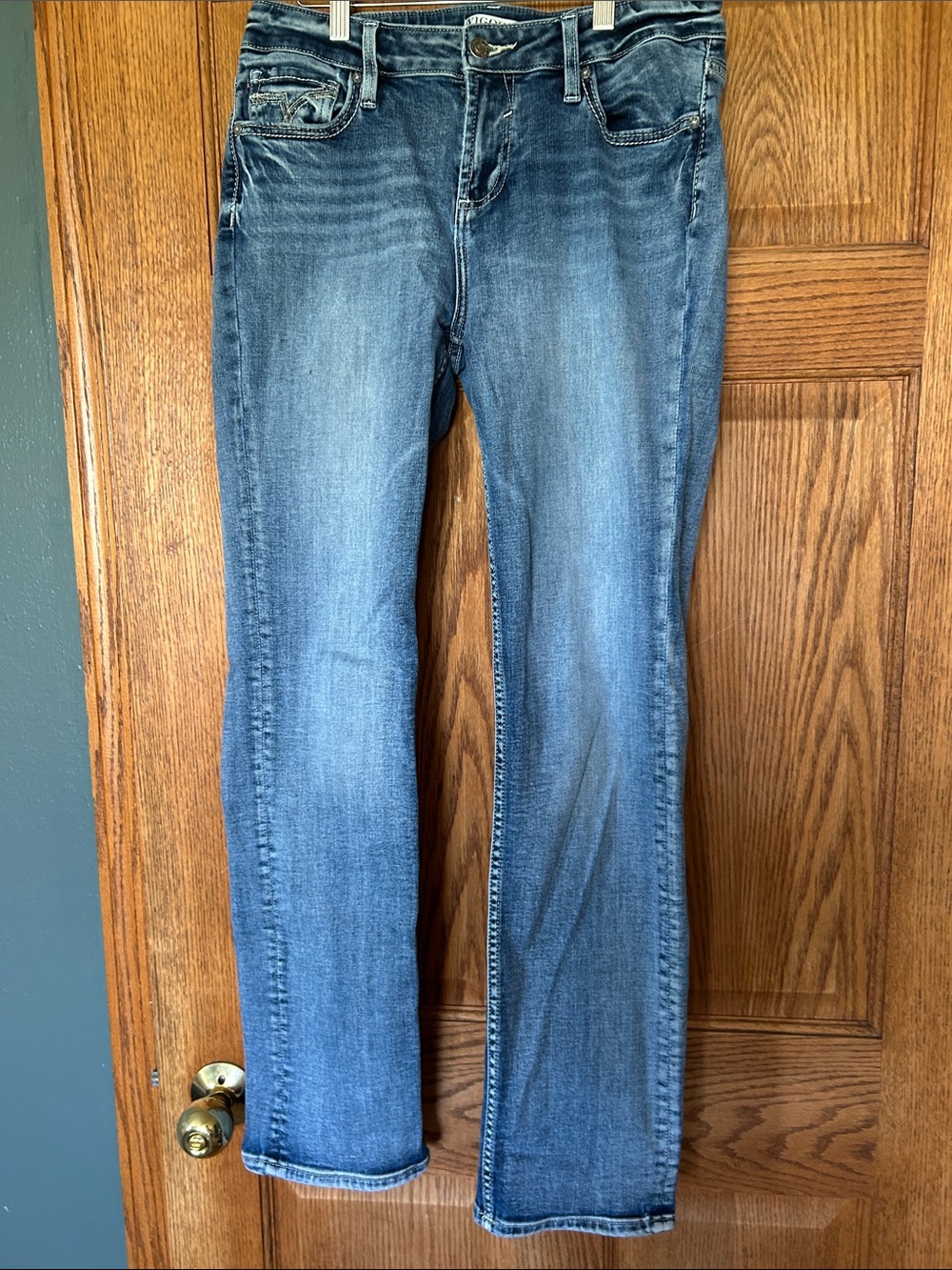 Vigoss Straight Leg Women's Jeans in Medium Blue Wash
